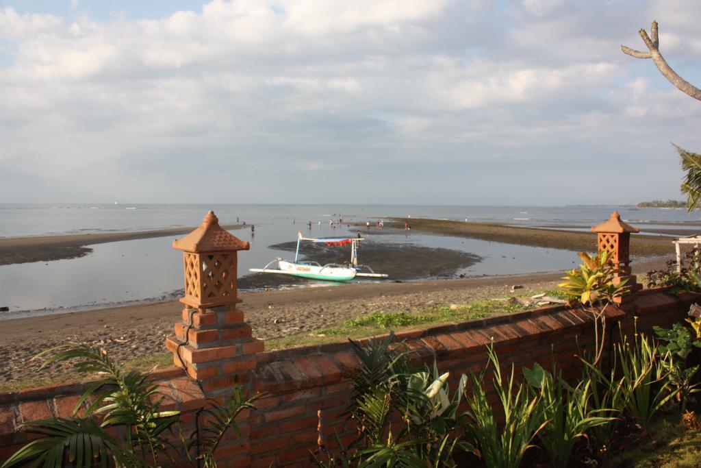 Joglo On The Beach Lovina  Exterior photo