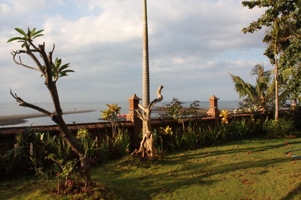 Joglo On The Beach Lovina  Exterior photo